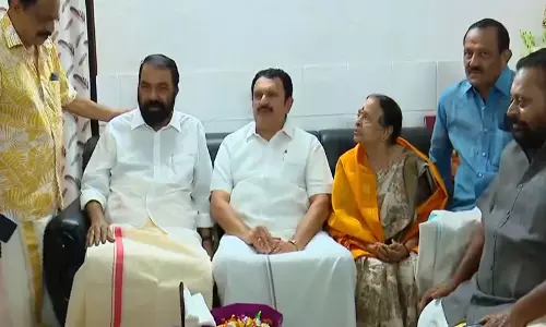 V. Sivankutty, के मुरलीधरन ने केरल में पद्म श्री पुरस्कार विजेता कलामंडलम विमला मेनन के आवास का दौरा किया