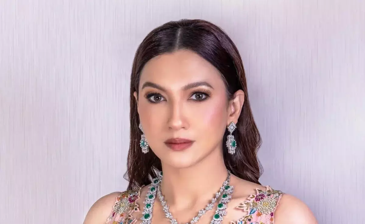 Gauahar Khan ने लोकप्रिय तेरी दुल्हन सजाऊंगी ट्रेंड का मॉम एडिशन शेयर किया Gauahar Khan ने लोकप्रिय तेरी दुल्हन सजाऊंगी ट्रेंड का मॉम एडिशन शेयर किया