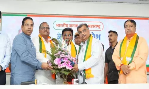 ZP चुनावों में उद्धव सेना को बड़ा झटका, पूर्व विधायक बीजेपी में शामिल हुए