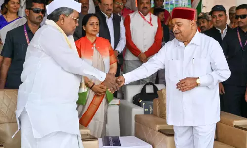 राज्यपाल बनाम सरकार: CM Siddaramaiah ने राजभवन के हस्तक्षेप पर उठाए सवाल राज्यपाल बनाम सरकार: CM Siddaramaiah ने राजभवन के हस्तक्षेप पर उठाए सवाल