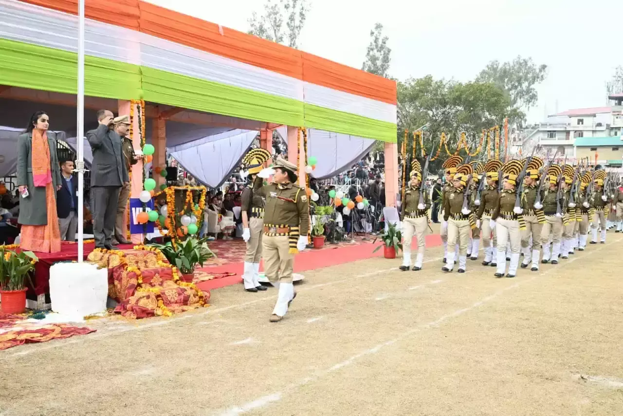 Hamirpur: गणतंत्र दिवस पर अनिरुद्ध सिंह का झंडारोहण Hamirpur: गणतंत्र दिवस पर अनिरुद्ध सिंह का झंडारोहण