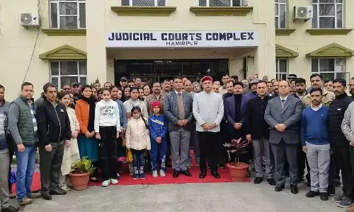 Hamirpur: हमीरपुर में सभी न्यायिक परिसरों में झंडारोहण Hamirpur: हमीरपुर में सभी न्यायिक परिसरों में झंडारोहण