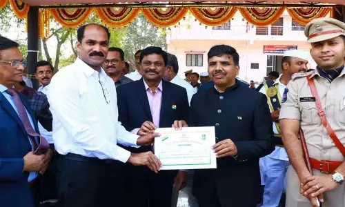 RDO रमना रेड्डी को सर्वश्रेष्ठ नौकरी का पुरस्कार मिला RDO रमना रेड्डी को सर्वश्रेष्ठ नौकरी का पुरस्कार मिला