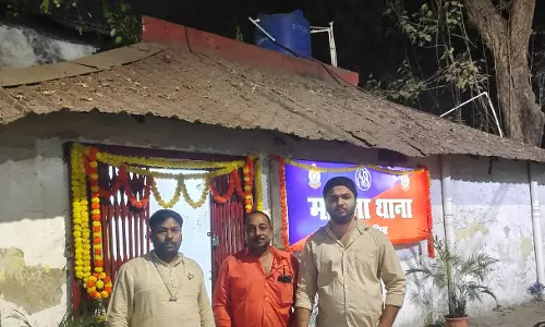 किशोरी को जबरन कार में बैठाने की कोशिश, युवक हिरासत में