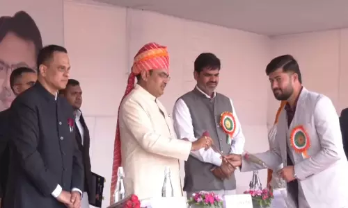 CM भजनलाल शर्मा ने 77वें गणतंत्र दिवस पर उत्कृष्ट कार्य करने वाले कर्मचारियों को सम्मानित किया