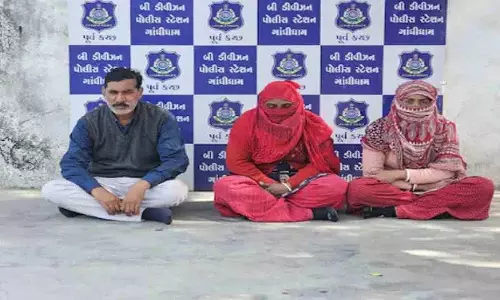 Gujarat में बरामदे को लेकर हुए विवाद के बाद 50 साल के आदमी को आग लगा दी गई, 3 लोग गिरफ्तार Gujarat में बरामदे को लेकर हुए विवाद के बाद 50 साल के आदमी को आग लगा दी गई, 3 लोग गिरफ्तार