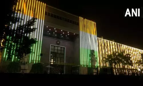 गणतंत्र दिवस 2026 पर RBI मुख्यालय तिरंगे की रोशनी से जगमगाया गणतंत्र दिवस 2026 पर RBI मुख्यालय तिरंगे की रोशनी से जगमगाया