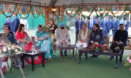 गणतंत्र दिवस पर देहरादून में राज्यपाल और मुख्यमंत्री की मौजूदगी में कार्यक्रम आयोजित गणतंत्र दिवस पर देहरादून में राज्यपाल और मुख्यमंत्री की मौजूदगी में कार्यक्रम आयोजित