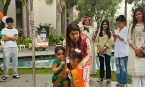 गणतंत्र दिवस पर Debina बनर्जी और बच्चियों की नौवारी साड़ी में खास झलक