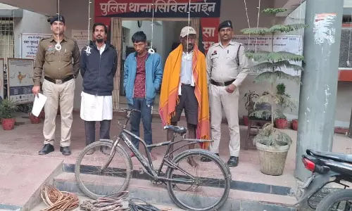 कापर वायर चोरी पर पुलिस का शिकंजा, शातिर चोर और दो कबाड़ी गिरफ्तार कापर वायर चोरी पर पुलिस का शिकंजा, शातिर चोर और दो कबाड़ी गिरफ्तार