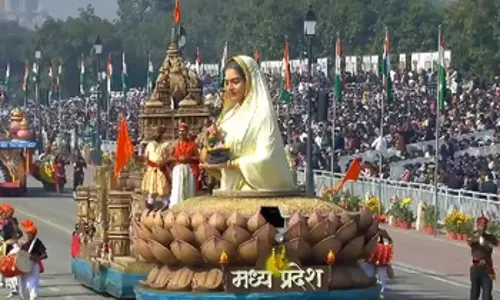 गणतंत्र दिवस की परेड में मध्य प्रदेश की झांकी अहिल्याबाई को समर्पित गणतंत्र दिवस की परेड में मध्य प्रदेश की झांकी अहिल्याबाई को समर्पित