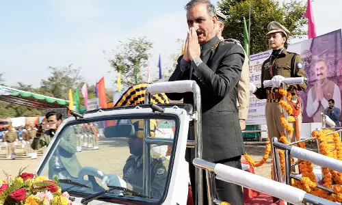 Shimla में बर्फबारी के बीच गणतंत्र दिवस समारोह, नेताओं ने जलवायु और किसानों पर चिंता जताई