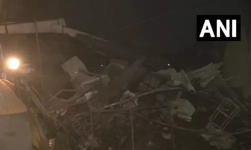 कोलकाता के आनंदपुर में मैन्युफैक्चरिंग यूनिट में भीषण आग, राहत और बचाव अभियान जारी