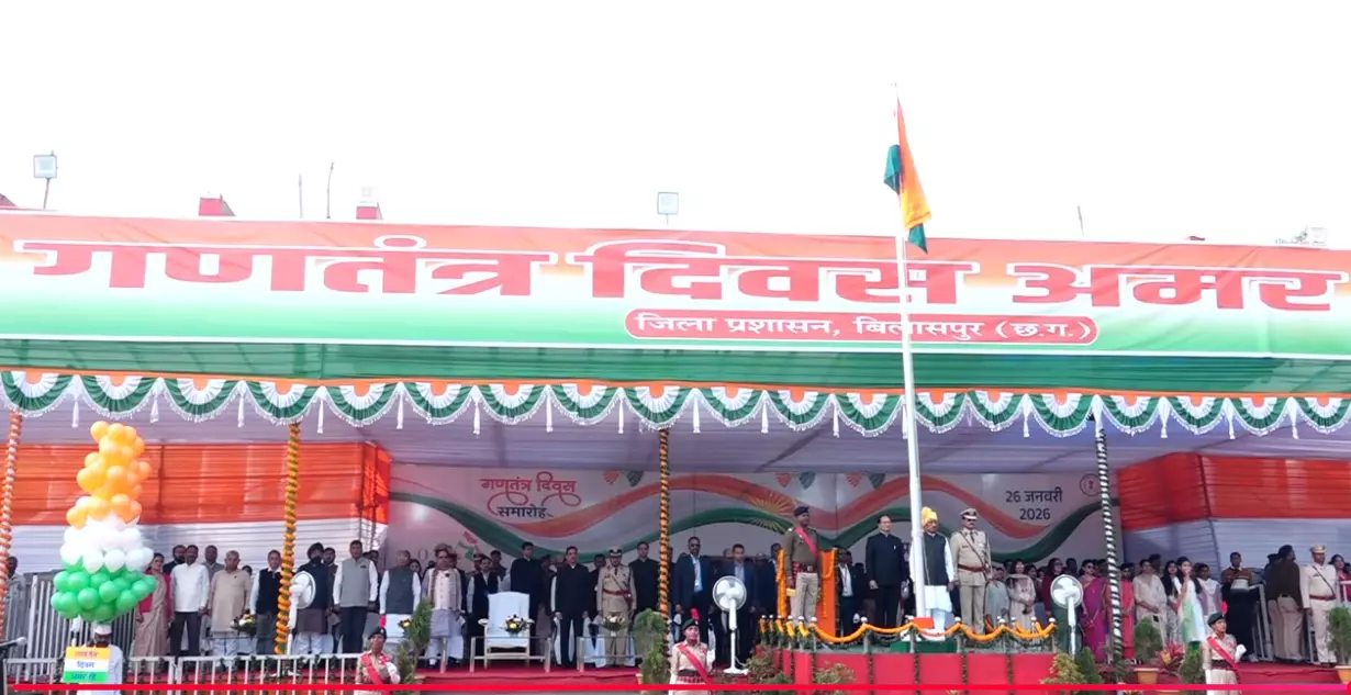 CM साय ने बिलासपुर में फहराया तिरंगा CM साय ने बिलासपुर में फहराया तिरंगा