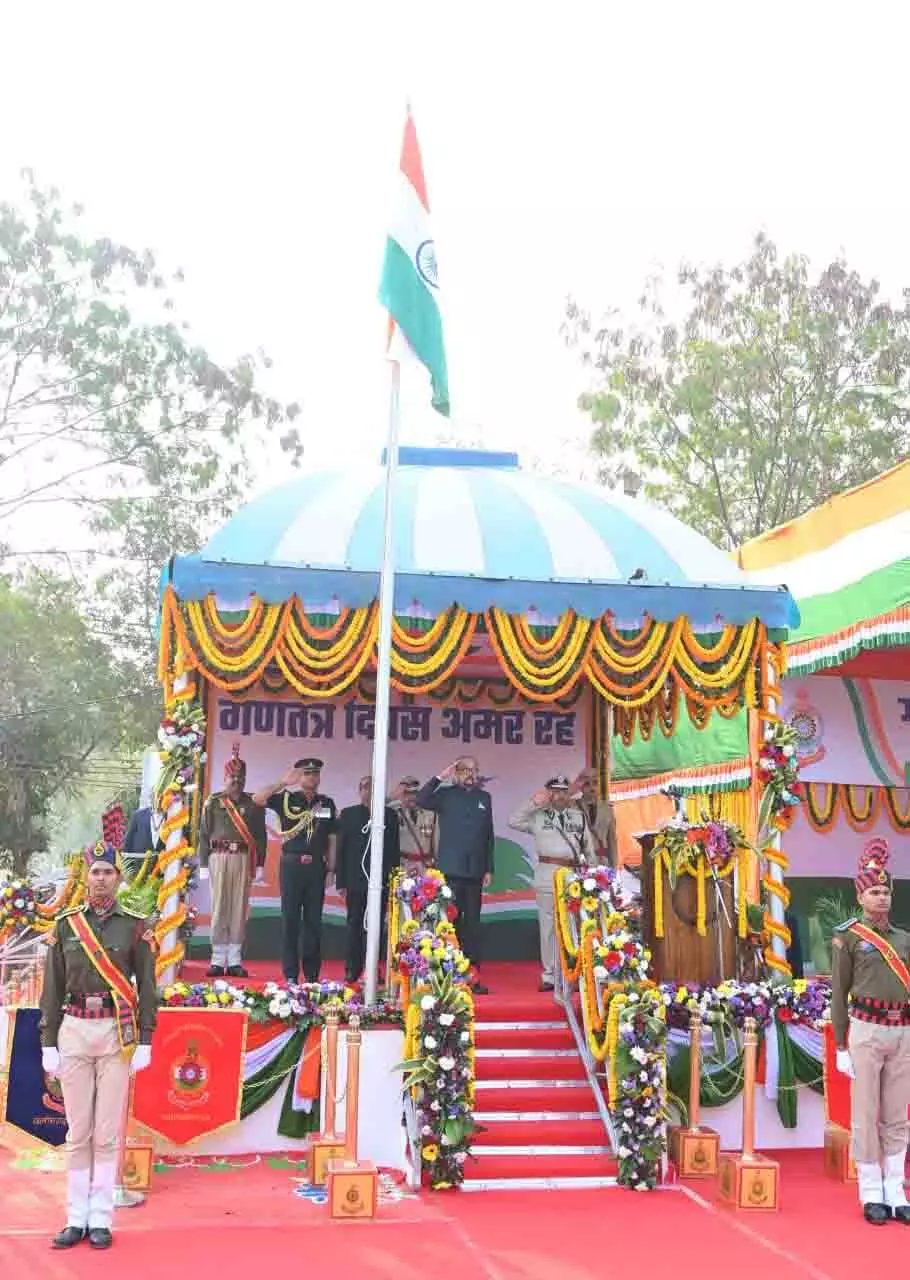 रायपुर में हर्षाेल्लास के साथ मनाया गया 77 वां गणतंत्र दिवस, राज्यपाल डेका ने परेड की सलामी ली रायपुर में हर्षाेल्लास के साथ मनाया गया 77 वां गणतंत्र दिवस, राज्यपाल डेका ने परेड की सलामी ली