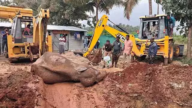 Coimbatore में कीचड़ में फंसे जंगली हाथी को 3 घंटे की मशक्कत के बाद बचाया गया Coimbatore में कीचड़ में फंसे जंगली हाथी को 3 घंटे की मशक्कत के बाद बचाया गया