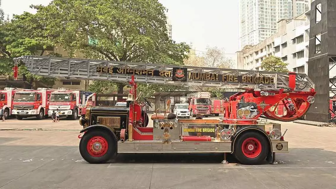1944 में मुंबई डॉक में लगी आग में तबाह हुई 89 साल पुरानी MFB की टर्न टेबल लैडर को फिर से बनाया गया 1944 में मुंबई डॉक में लगी आग में तबाह हुई 89 साल पुरानी MFB की टर्न टेबल लैडर को फिर से बनाया गया
