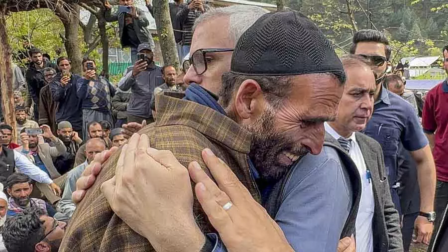 Pahalgam आतंकी हमले के पीड़ित समेत 56 लोगों को जम्मू-कश्मीर सरकार ने सम्मानित किया Pahalgam आतंकी हमले के पीड़ित समेत 56 लोगों को जम्मू-कश्मीर सरकार ने सम्मानित किया