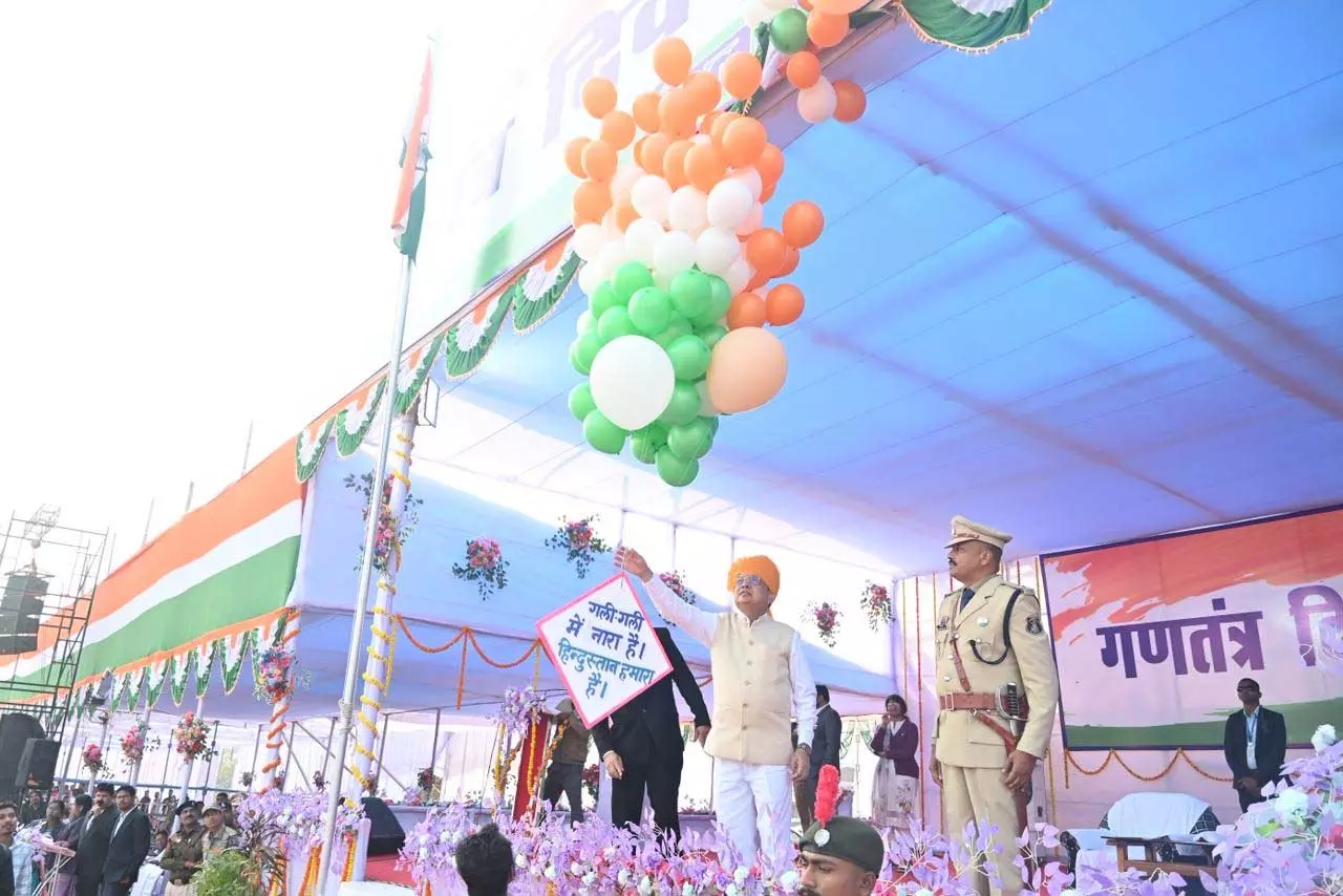 मंत्री लखनलाल देवांगन ने कवर्धा में किया ध्वजारोहण मंत्री लखनलाल देवांगन ने कवर्धा में किया ध्वजारोहण