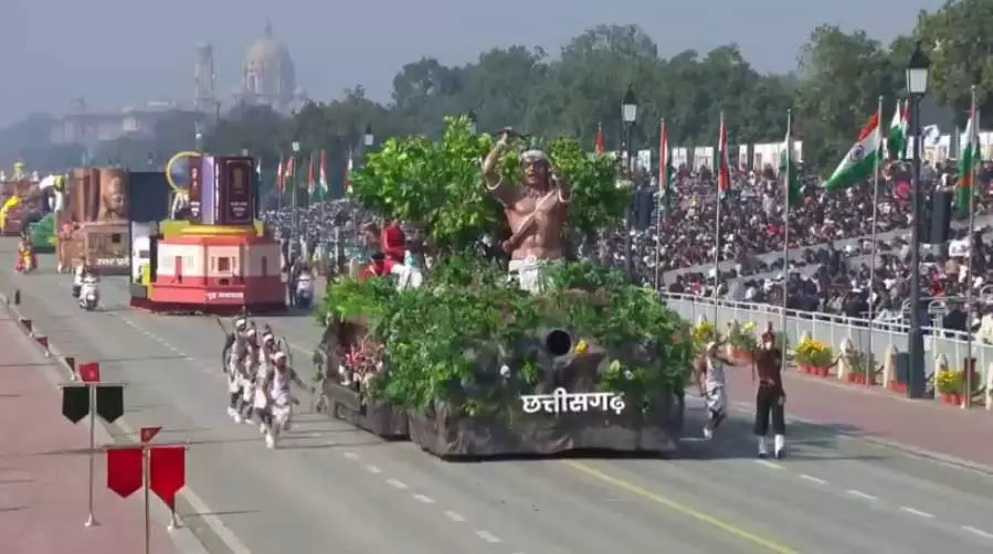 कर्तव्य पथ पर गूंजा छत्तीसगढ़ के जनजातीय शौर्य का इतिहास कर्तव्य पथ पर गूंजा छत्तीसगढ़ के जनजातीय शौर्य का इतिहास