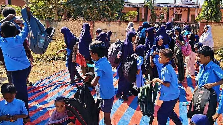 Shivamogga में 103 तमिल-मीडियम छात्रों के लिए 28 टीचर है Shivamogga में 103 तमिल-मीडियम छात्रों के लिए 28 टीचर है