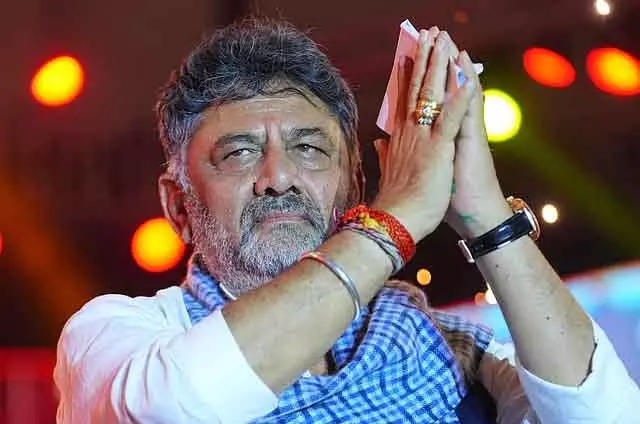 हम लोगों की सेवा करने के लिए CM बनेंगे, कुमारस्वामी अपने परिवार के लिए: DK Shivakumar हम लोगों की सेवा करने के लिए CM बनेंगे, कुमारस्वामी अपने परिवार के लिए: DK Shivakumar