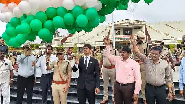 Tiruvallur में गणतंत्र दिवस समारोह Tiruvallur में गणतंत्र दिवस समारोह