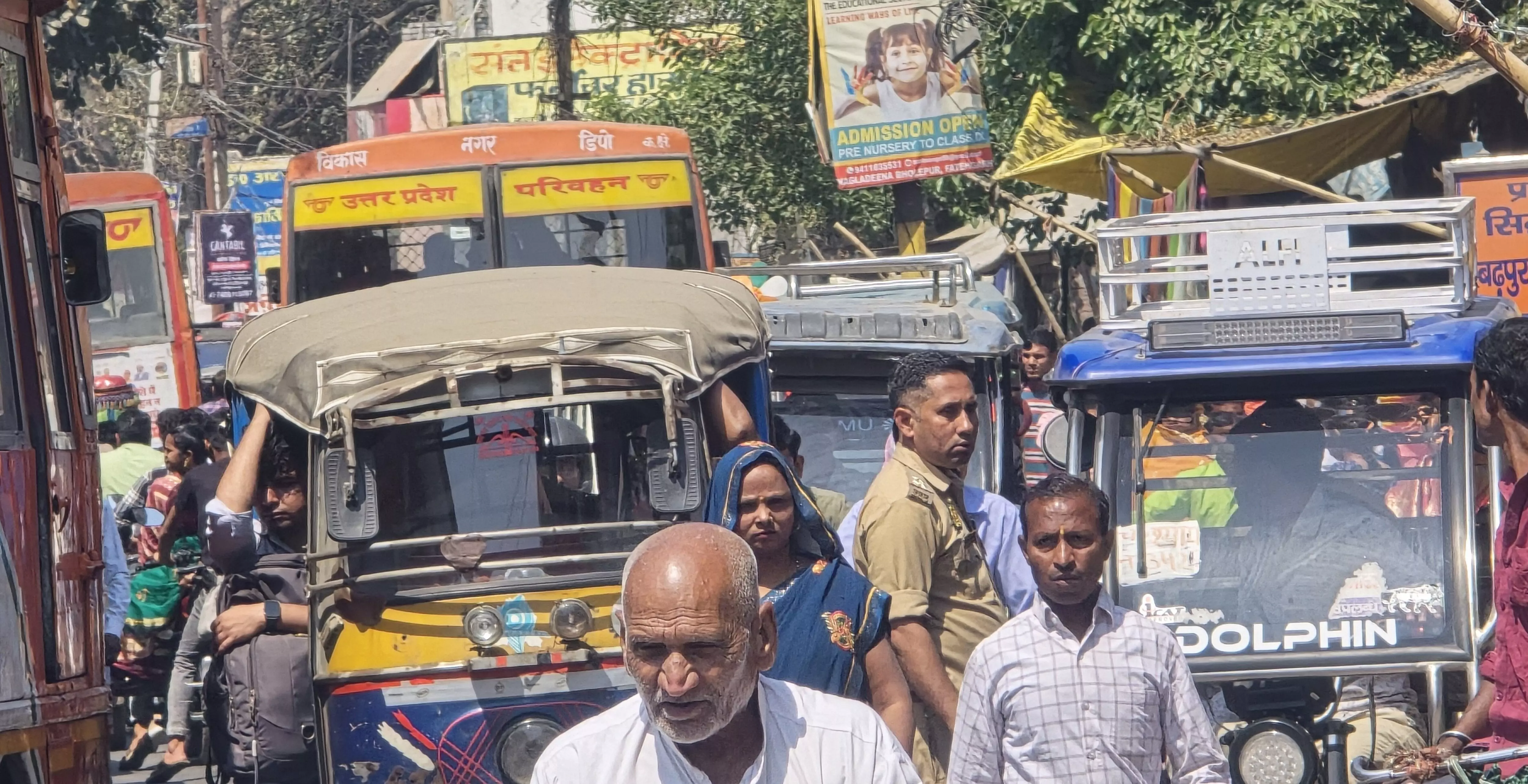 Farrukhabad: ढाई घाट–शमशाबाद में यातायात जाम से हाहाकार Farrukhabad: ढाई घाट–शमशाबाद में यातायात जाम से हाहाकार