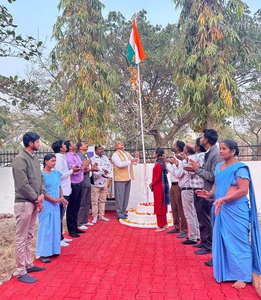 गणतंत्र दिवस पर छत्तीसगढ़ राज्य खाद्य आयोग के अध्यक्ष शर्मा ने किया ध्वजारोहण गणतंत्र दिवस पर छत्तीसगढ़ राज्य खाद्य आयोग के अध्यक्ष शर्मा ने किया ध्वजारोहण
