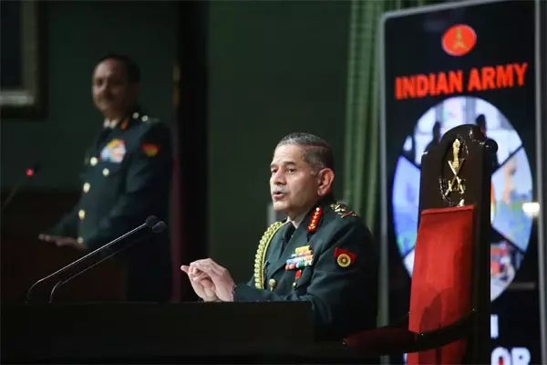 गणतंत्र दिवस पर सेना प्रमुख का संदेश, वीरों को किया नमन गणतंत्र दिवस पर सेना प्रमुख का संदेश, वीरों को किया नमन