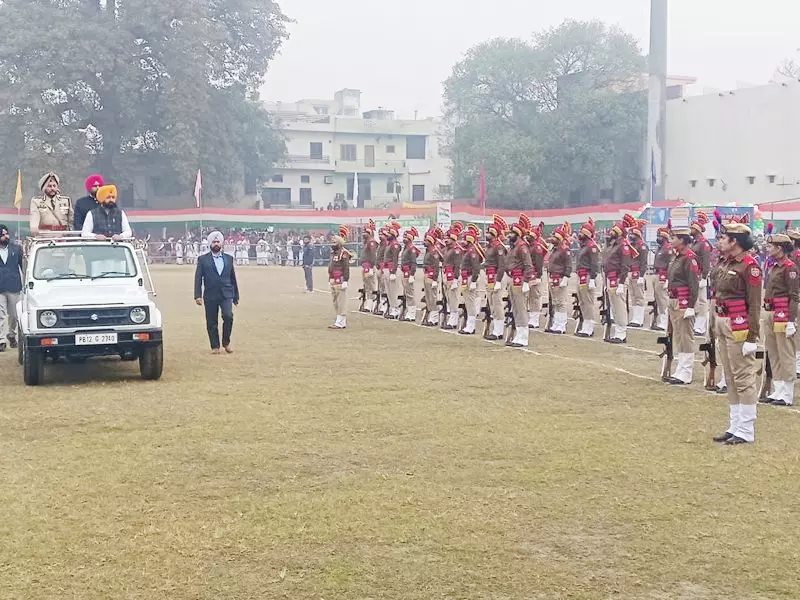 Punjab , हरियाणा ने 77वें गणतंत्र दिवस के जश्न में देश का साथ दिया Punjab , हरियाणा ने 77वें गणतंत्र दिवस के जश्न में देश का साथ दिया