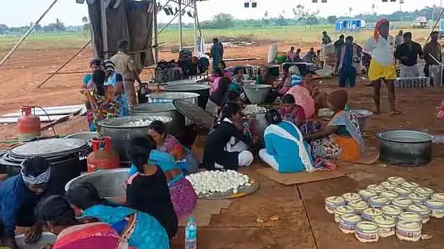 DMK महिला मोर्चा सम्मेलन की तैयारी में एक पार्टी DMK महिला मोर्चा सम्मेलन की तैयारी में एक पार्टी