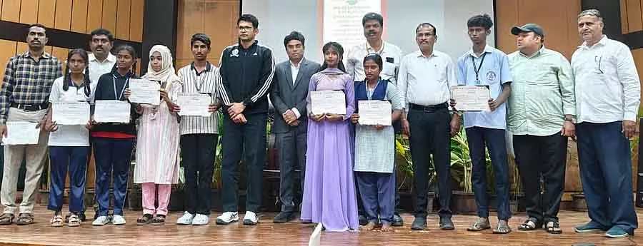 मतदान के ज़रिए मज़बूत लोकतंत्र: District Collector मतदान के ज़रिए मज़बूत लोकतंत्र: District Collector
