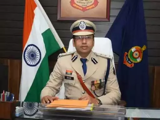 रायगढ़ के नए वरिष्ठ पुलिस अधीक्षक शशि मोहन सिंह ने संभाला पदभार रायगढ़ के नए वरिष्ठ पुलिस अधीक्षक शशि मोहन सिंह ने संभाला पदभार