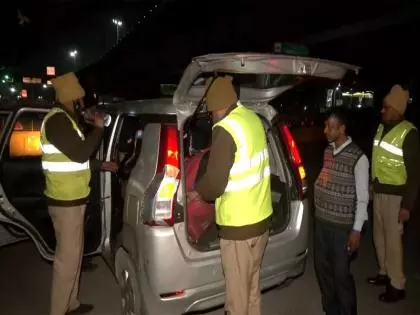 गणतंत्र दिवस 2026: दिल्ली-एनसीआर और LoC पर सुरक्षा बढ़ाई गई गणतंत्र दिवस 2026: दिल्ली-एनसीआर और LoC पर सुरक्षा बढ़ाई गई