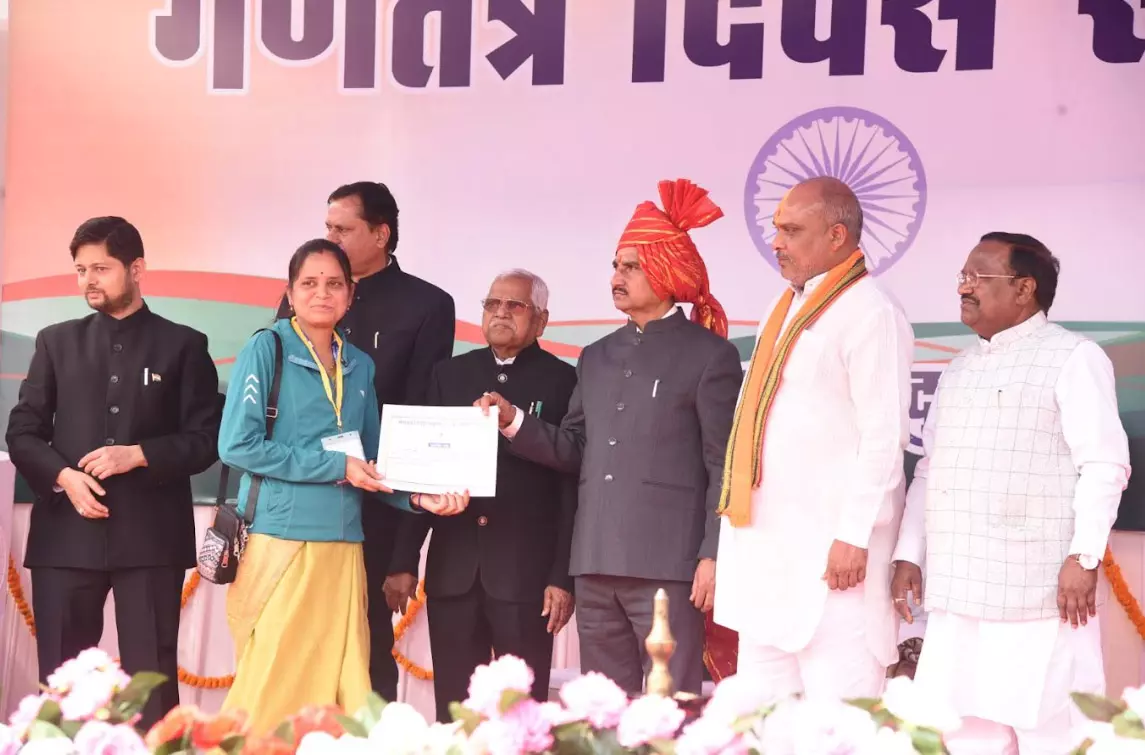 दुर्ग में गणतंत्र दिवस समारोह हर्षाेल्लास के साथ संपन्न दुर्ग में गणतंत्र दिवस समारोह हर्षाेल्लास के साथ संपन्न