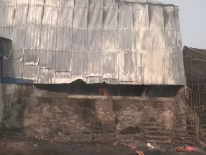 Kolkata के आनंदपुर इलाके में मैन्युफैक्चरिंग यूनिट में आग लगी Kolkata के आनंदपुर इलाके में मैन्युफैक्चरिंग यूनिट में आग लगी