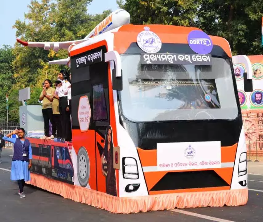 Odisha : गणतंत्र दिवस झांकी में सुंदरगढ़ की महिला के लोको पायलट के तौर पर शानदार सफर को दिखाया Odisha : गणतंत्र दिवस झांकी में सुंदरगढ़ की महिला के लोको पायलट के तौर पर शानदार सफर को दिखाया
