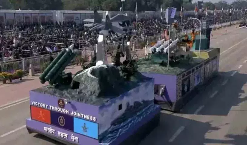 Op Sindoor की झांकी ने गणतंत्र दिवस परेड में धूम मचाई Op Sindoor की झांकी ने गणतंत्र दिवस परेड में धूम मचाई