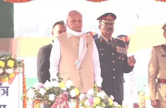 Gandhinagar: राष्ट्रीय पर्व पर राज्यपाल ने फहराया तिरंगा Gandhinagar: राष्ट्रीय पर्व पर राज्यपाल ने फहराया तिरंगा