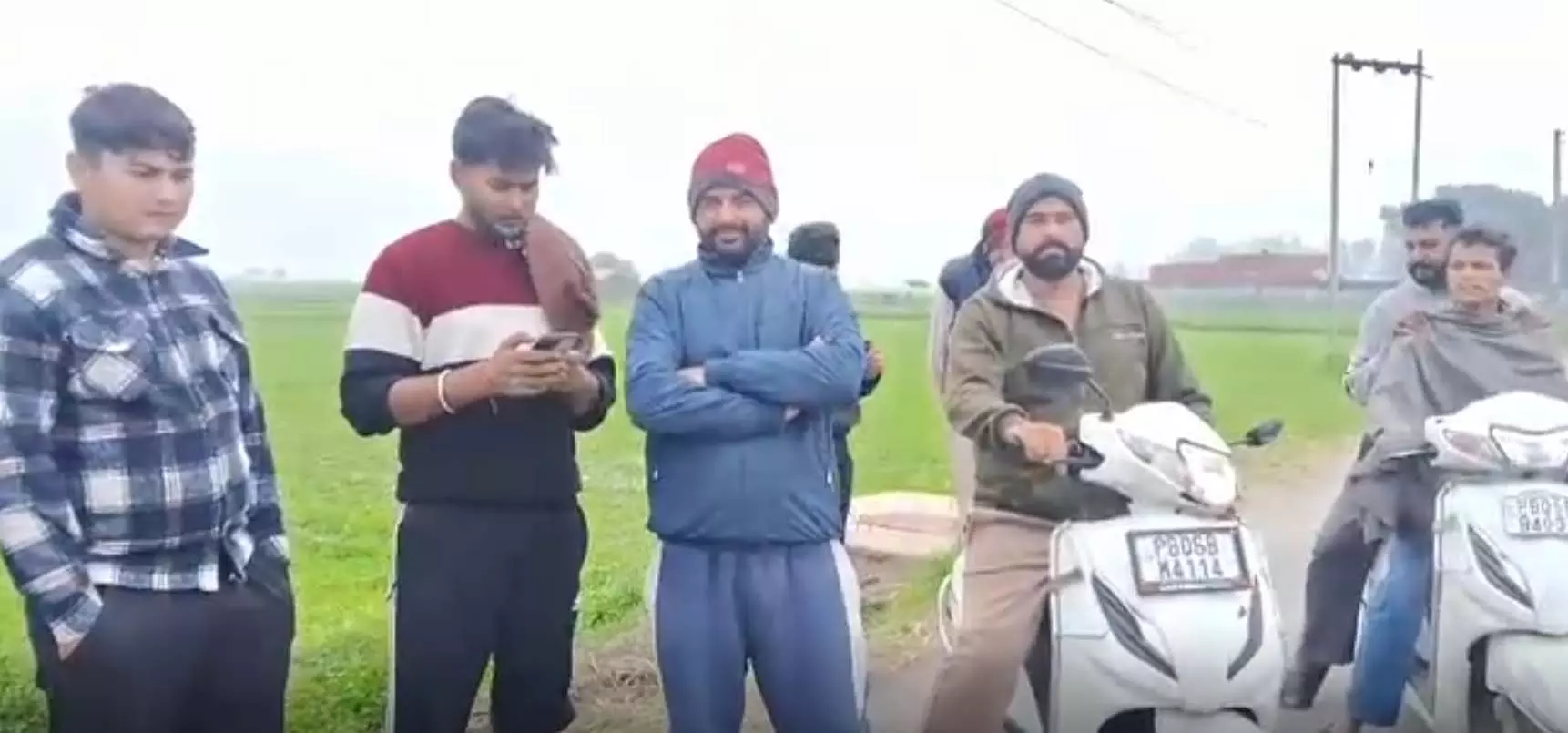 रात को आसमान में संदिग्ध चीज ने मचाई हलचल, पुलिस-BSF ने सर्च ऑपरेशन चलाया रात को आसमान में संदिग्ध चीज ने मचाई हलचल, पुलिस-BSF ने सर्च ऑपरेशन चलाया
