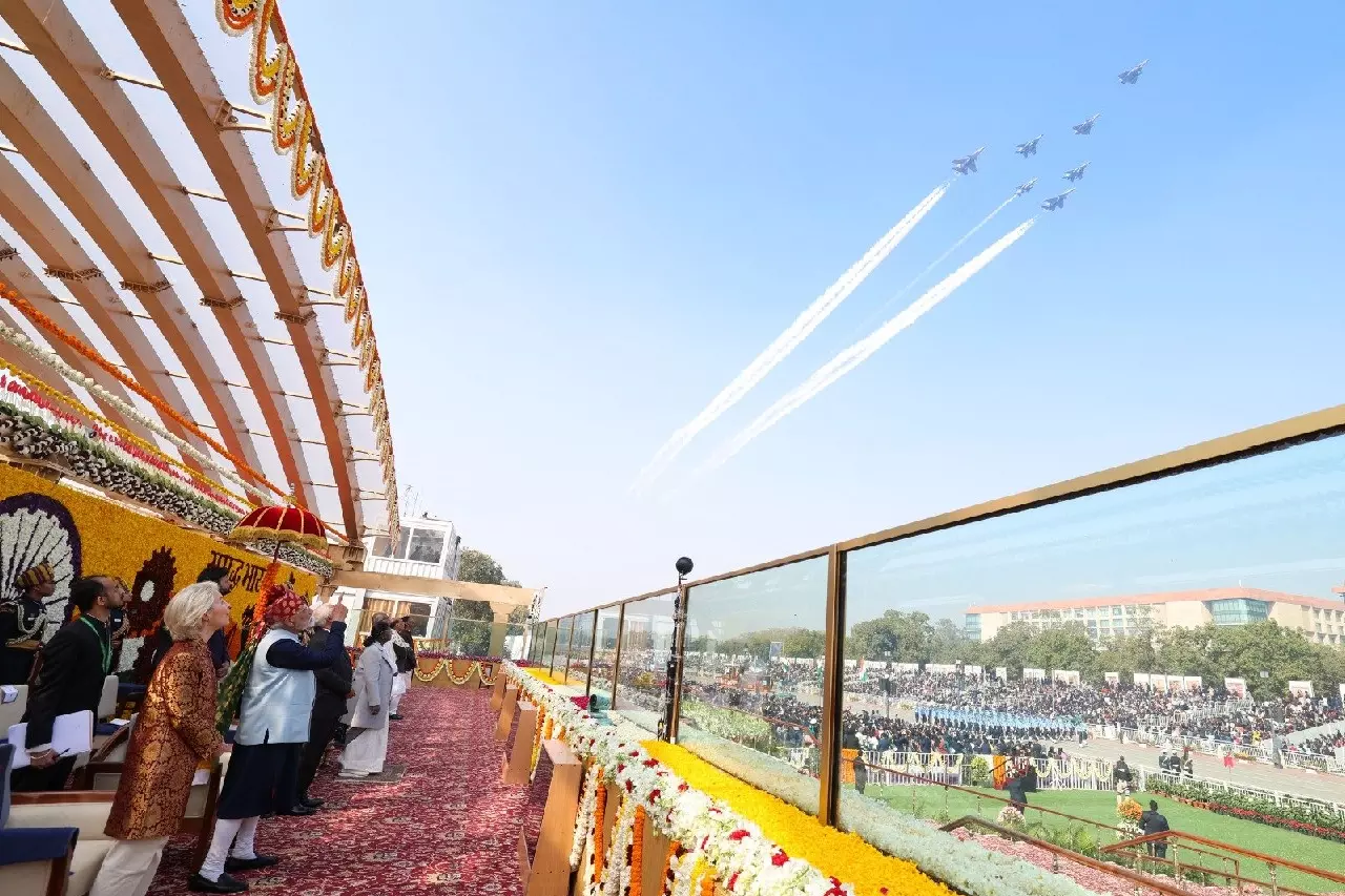 राष्ट्रीय गौरव का शानदार प्रदर्शन: गणतंत्र दिवस परेड पर पीएम मोदी राष्ट्रीय गौरव का शानदार प्रदर्शन: गणतंत्र दिवस परेड पर पीएम मोदी