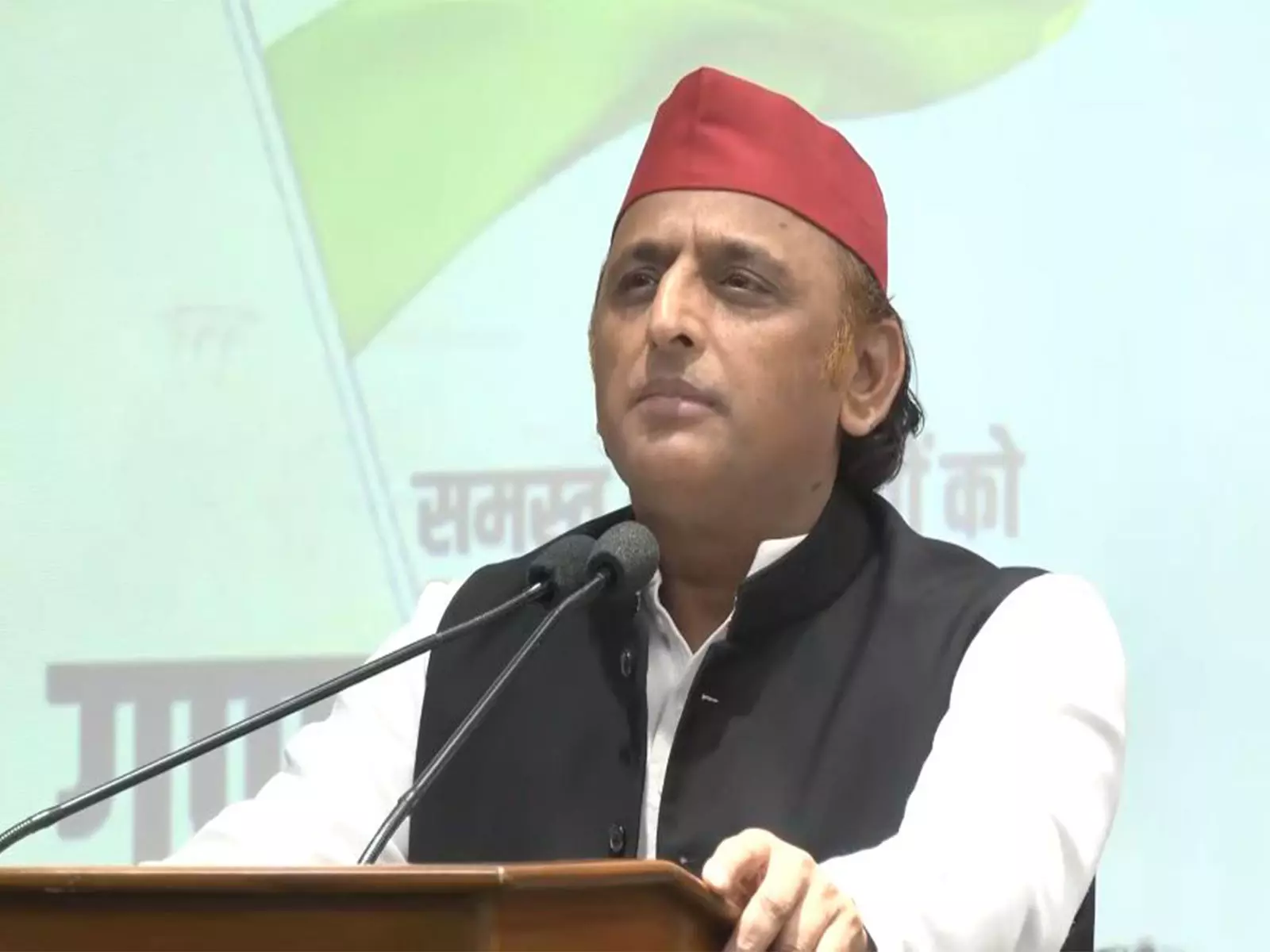 Akhilesh Yadav ने गणतंत्र दिवस 2026 पर केंद्र सरकार पर निशाना साधा Akhilesh Yadav ने गणतंत्र दिवस 2026 पर केंद्र सरकार पर निशाना साधा