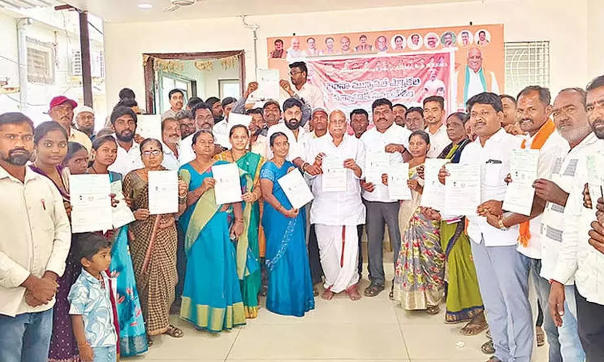 मुधोल में 93 लाभार्थियों को CMRF सहायता दी गई मुधोल में 93 लाभार्थियों को CMRF सहायता दी गई