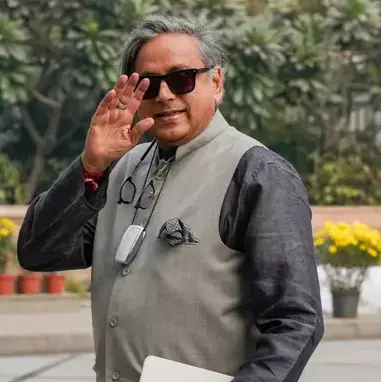 Kerala : पार्टी बदलने की अटकलों के बीच शशि थरूर ने टिप्पणी करने से इनकार कर दिया Kerala : पार्टी बदलने की अटकलों के बीच शशि थरूर ने टिप्पणी करने से इनकार कर दिया