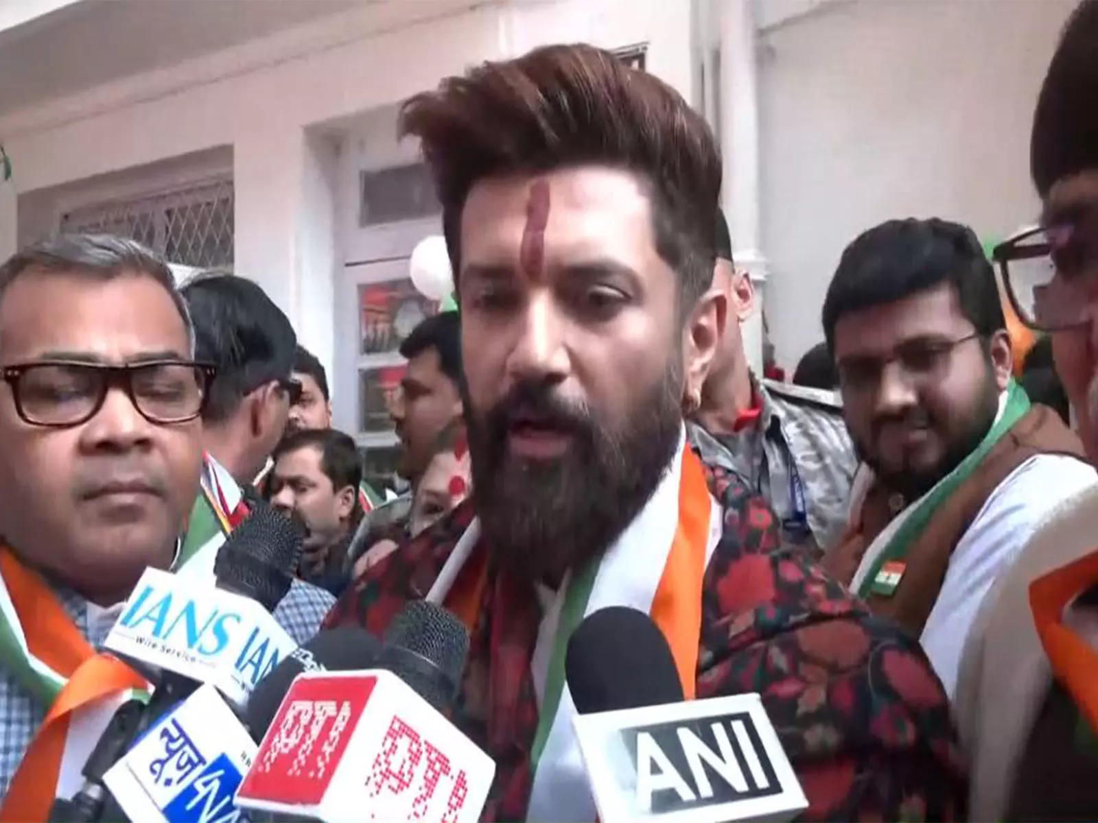 चिराग पासवान का Republic Day पर बयान: मेरी सरकार संविधान के पालन के लिए पूरी तरह प्रतिबद्ध चिराग पासवान का Republic Day पर बयान: मेरी सरकार संविधान के पालन के लिए पूरी तरह प्रतिबद्ध