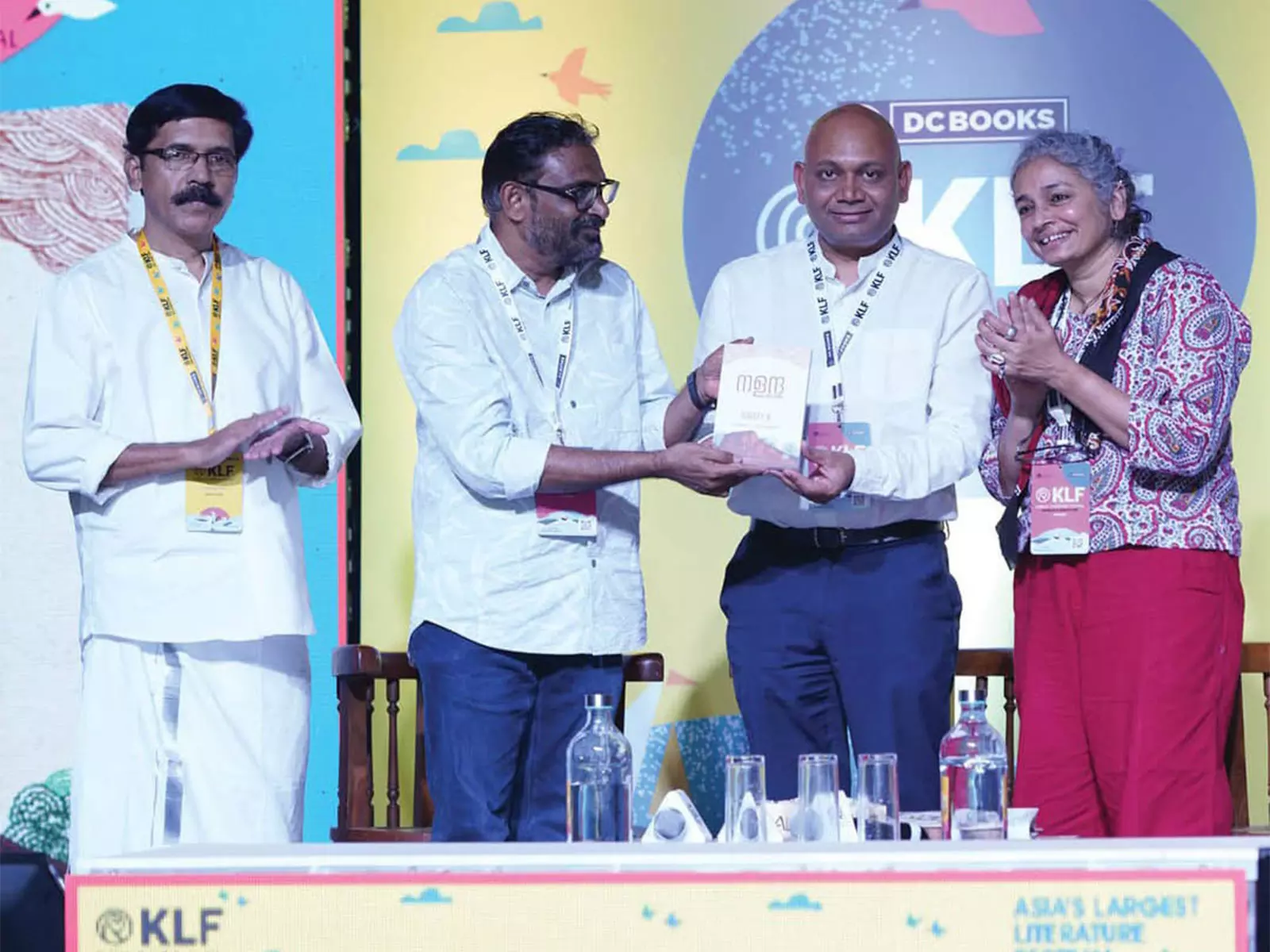 Kerala साहित्य महोत्सव में अभय के. की पुस्तक नालंदा के मलयालम अनुवाद का विमोचन हुआ Kerala साहित्य महोत्सव में अभय के. की पुस्तक नालंदा के मलयालम अनुवाद का विमोचन हुआ