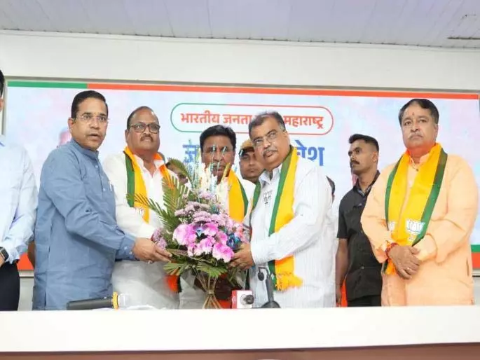 ZP चुनावों में उद्धव सेना को बड़ा झटका, पूर्व विधायक बीजेपी में शामिल हुए ZP चुनावों में उद्धव सेना को बड़ा झटका, पूर्व विधायक बीजेपी में शामिल हुए
