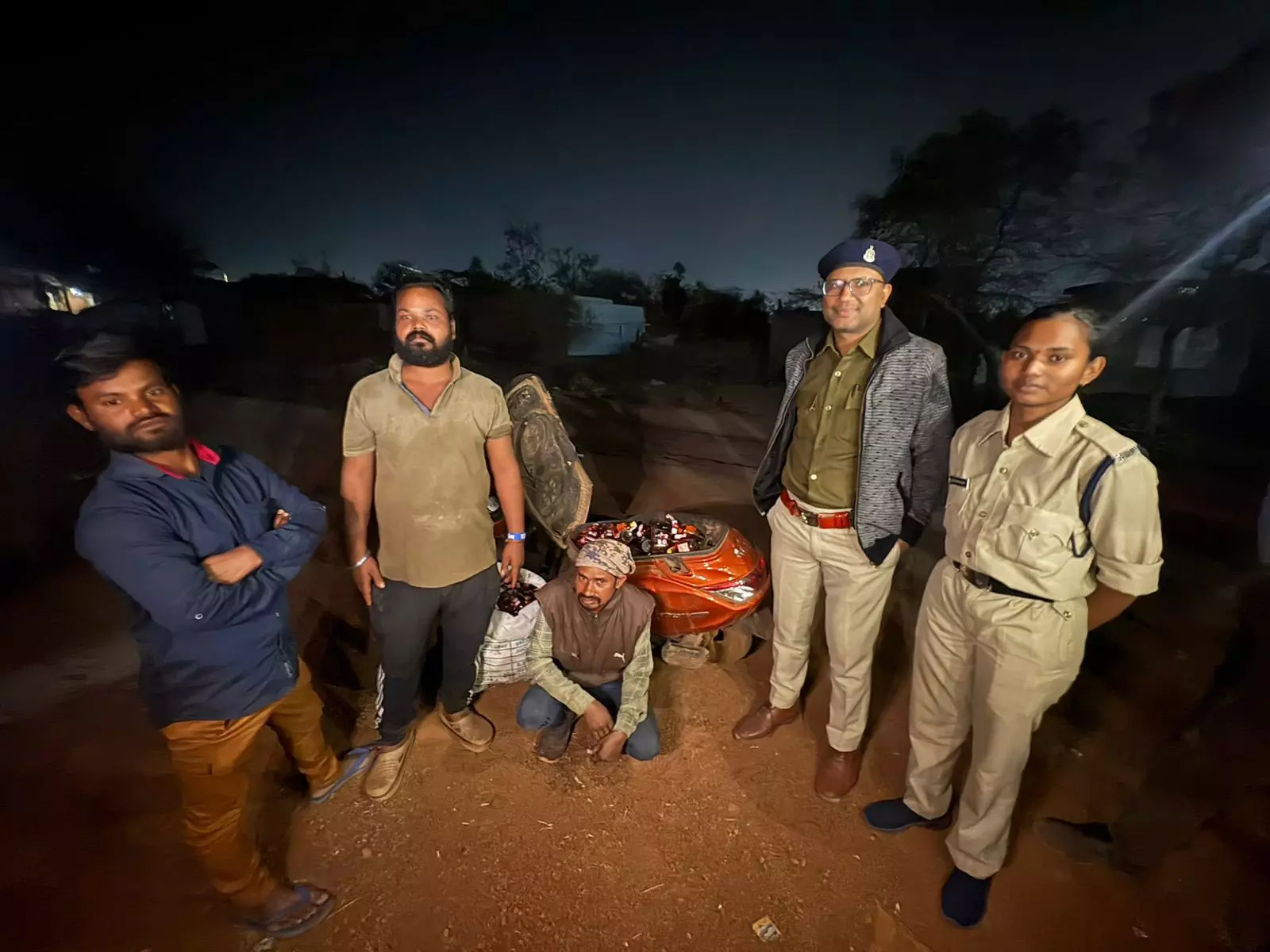 आबकारी विभाग की बड़ी कार्रवाई, अवैध शराब के साथ दो आरोपी गिरफ्तार आबकारी विभाग की बड़ी कार्रवाई, अवैध शराब के साथ दो आरोपी गिरफ्तार
