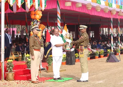 गवर्नर नल्लू का बंगाली भाषण, Tripura के लोगों ने किया जमकर प्रशंसा गवर्नर नल्लू का बंगाली भाषण, Tripura के लोगों ने किया जमकर प्रशंसा